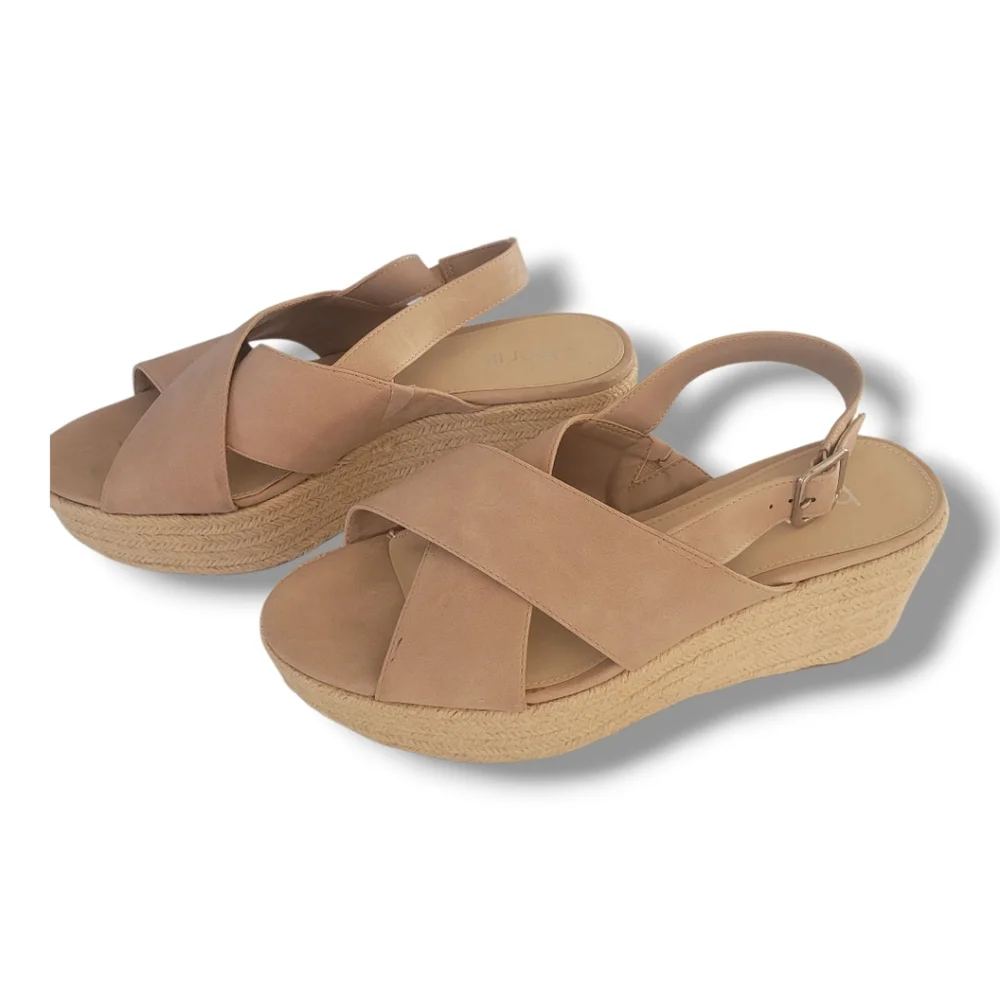 Bar lll Vegan Suede Cross Over Nude Platform Wedge Espadrille Sandal. Size 9.5